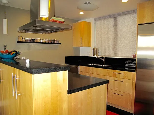 3615 Phinney Ave N — Photo 3