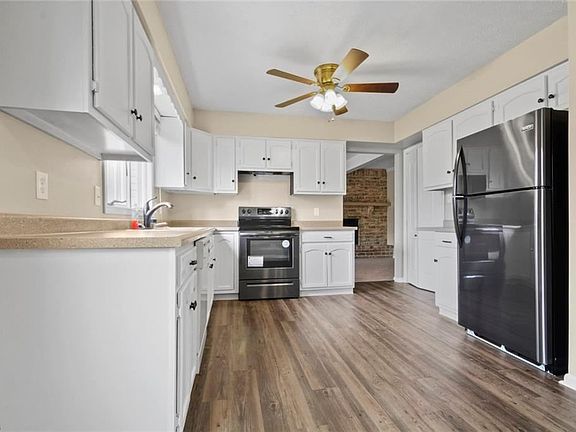 2nd image of 1846 Chapel Hill Dr