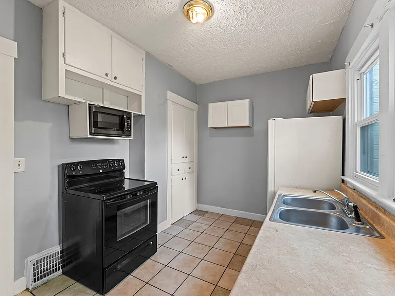 181 W Norman Ave — Photo 15