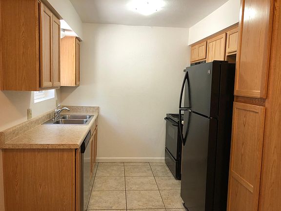 4th image of 676 E Zuni Dr APT B