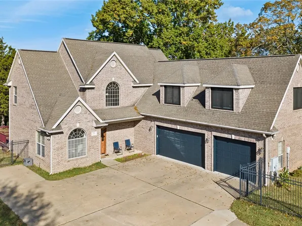 923 S River Meadows Dr, Fayetteville, AR 72701