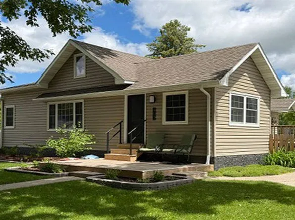 402 Bourden St, Oklee, MN 56742