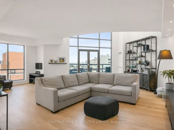 3 McAlpine St #Penthouse 903, Toronto, ON M5R 3T5