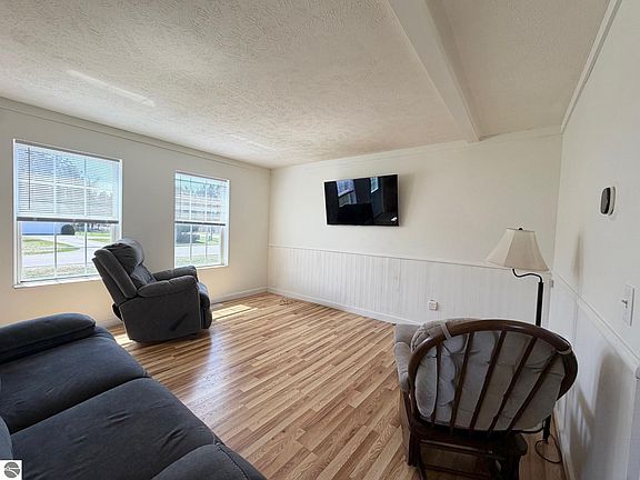 3rd image of 3472 Lamar Dr