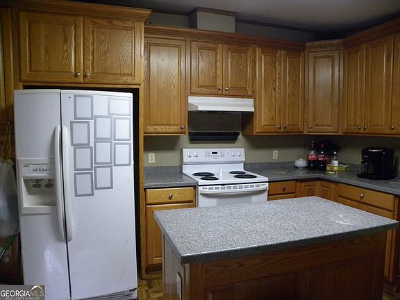 3rd image of 2627 Cole Rd