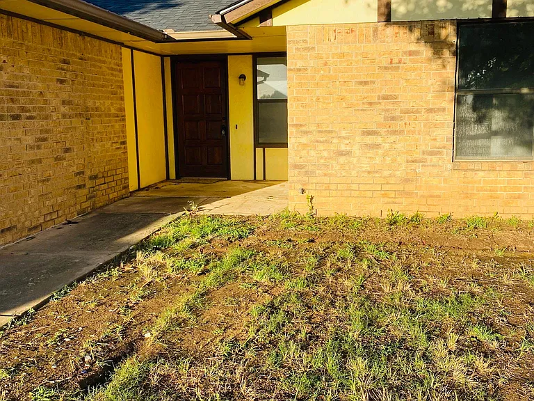 2716 Zachary Pl — Photo 2