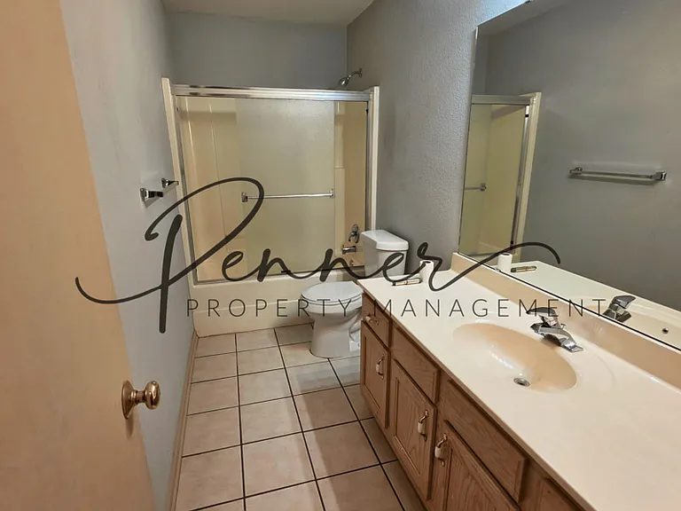 209 NW Woodbury Dr — Photo 7