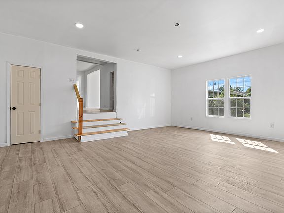 2nd image of 604 E Mill St