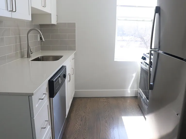 19 Queensberry St #4 — Photo 2