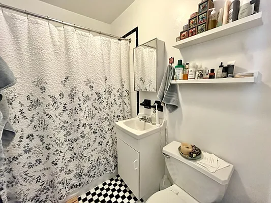 Rented by KNOCKKNOCK LLC | media 11