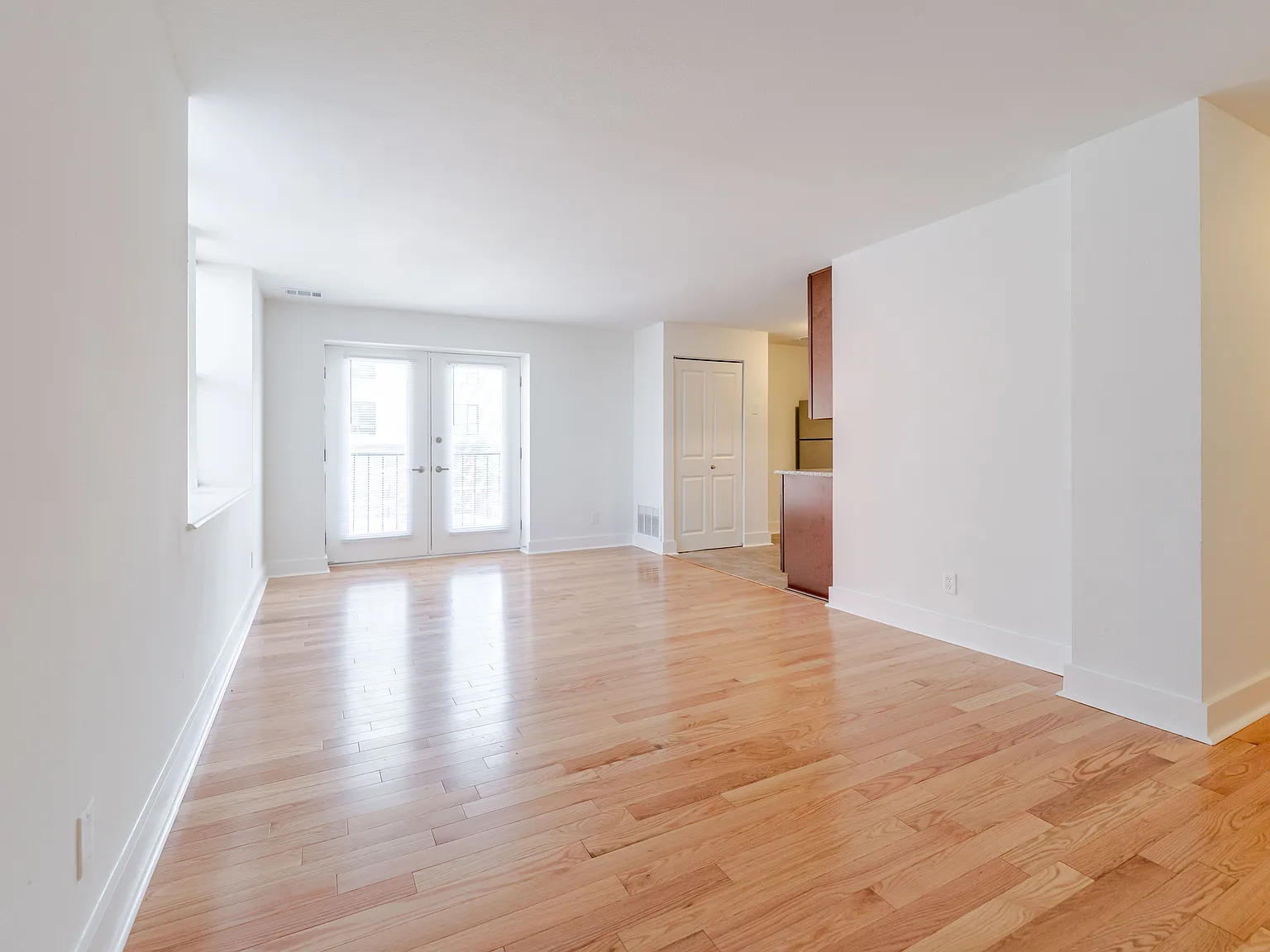 5630 Pershing Ave — Photo 4