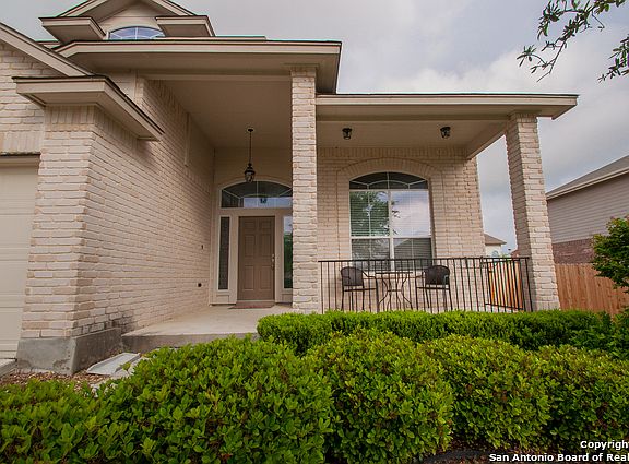 2nd image of 524 Briscoe Dr