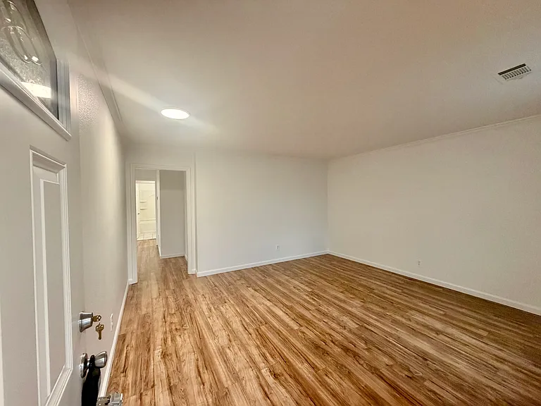 462 Milton Ave — Photo 1