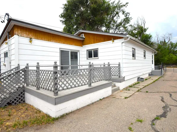 73 N 5th Ave, Mills, WY 82604