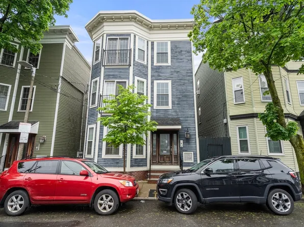 192 W 6th St #1, South Boston, MA 02127