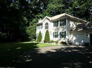 89 Ash Dr, Hamden, CT 06518