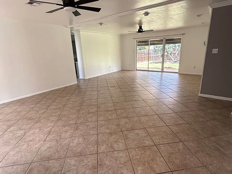 2717 NW Central Dr — Photo 4