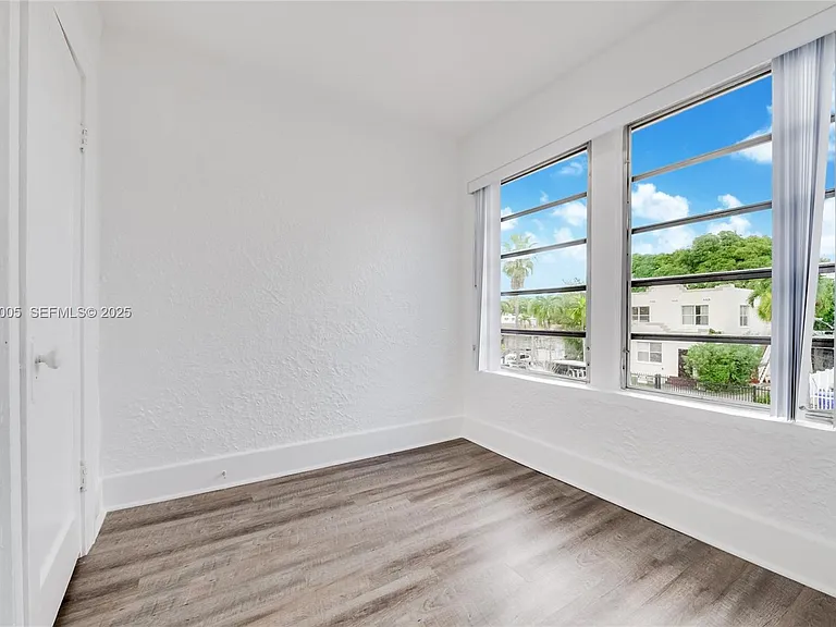 1736 SW 9th St #1738 — Photo 10