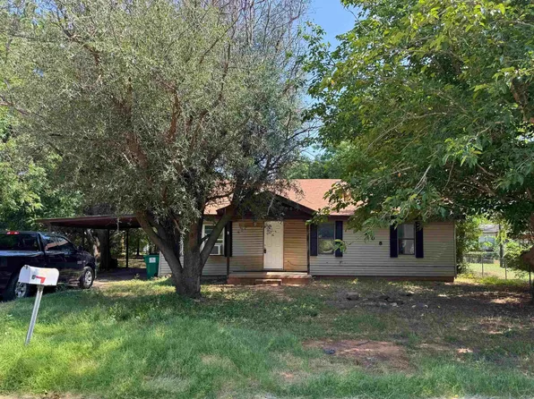 808 E Bank St, Iowa Park, TX 76367