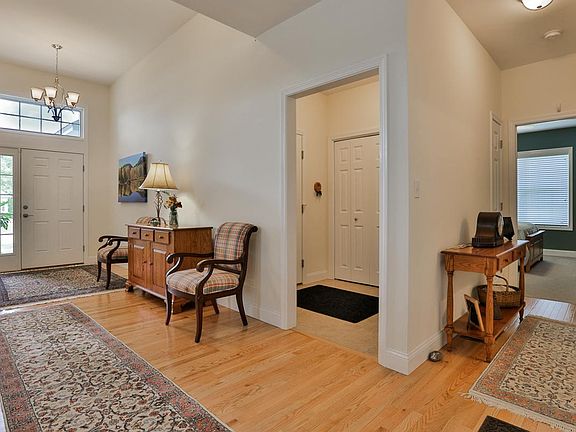 5th image of 20 Black Forest Cir