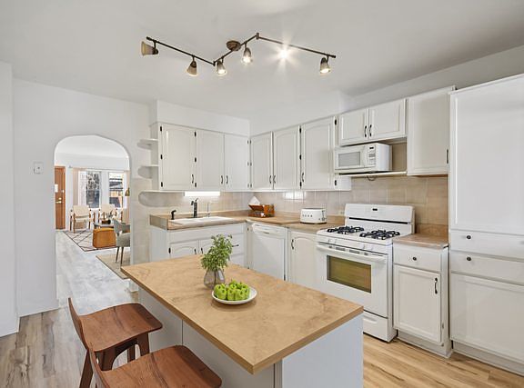 5th image of 2511 Davisson St