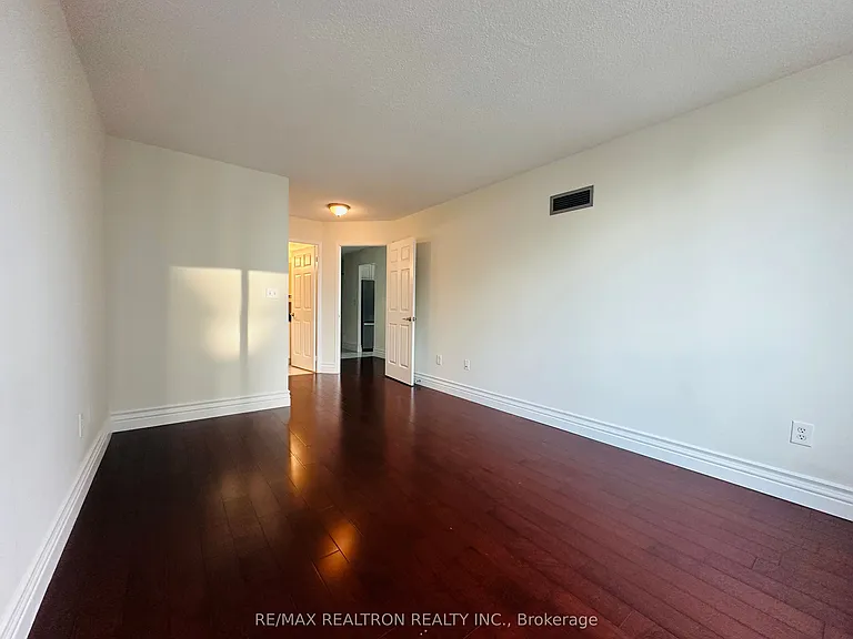 29 Pemberton Ave #1209 — Photo 10