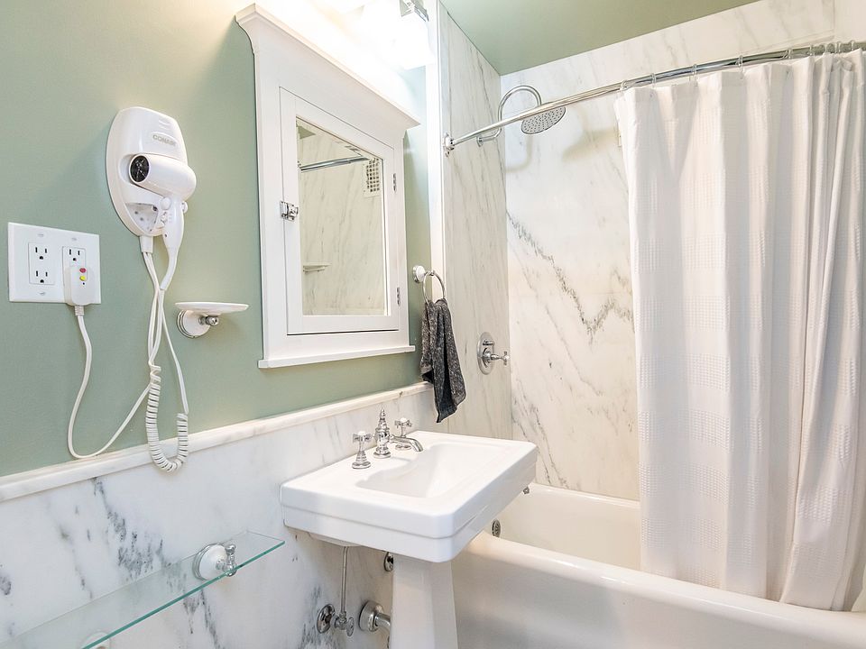 1st image of 1028 E Juneau Ave APT 223