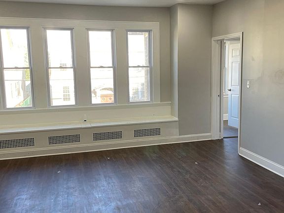 Master BR w walk-in closet and bonus room