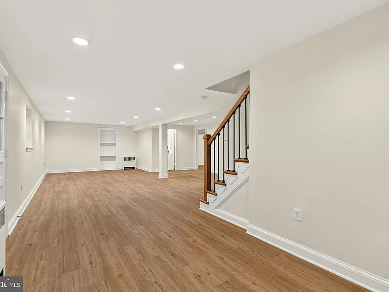 2375 N Vernon St — Photo 53