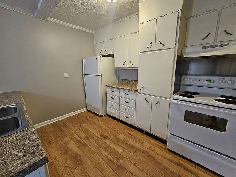 1801 Sunset Ter #C — Photo 19