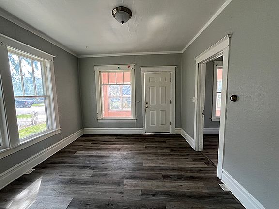 3rd image of 519 N View St