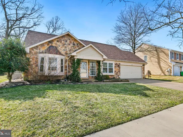 10011 Treetop Ln, Lanham, MD 20706