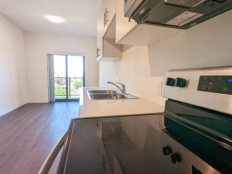 387 King St E #410 — Photo 9