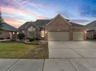 21266 Summerfield Dr, Macomb, MI 48044