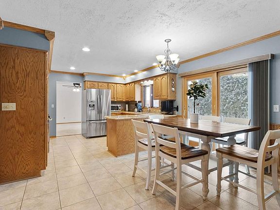5th image of 3230 Normandy Ln