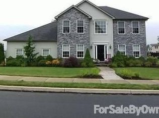 102 Shawnee Dr, Old Forge, PA 18518