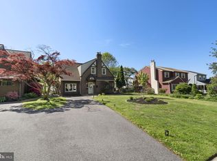 403 Walnut Hill Ln, Havertown, PA 19083