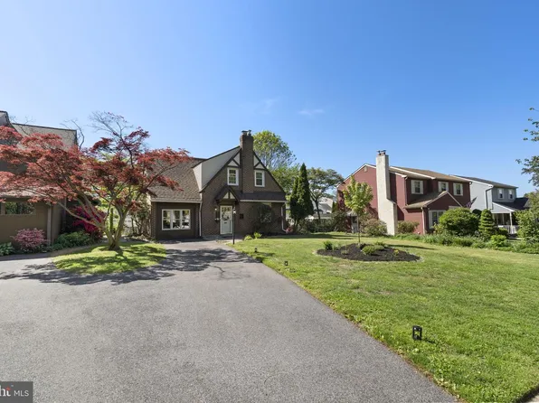 403 Walnut Hill Ln, Havertown, PA 19083