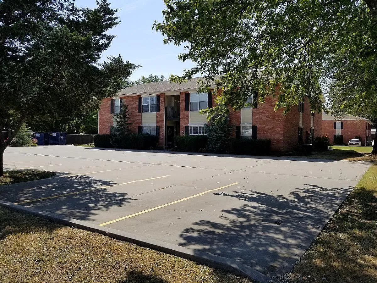 2 bed, 800 sqft, $890 — Photo 2