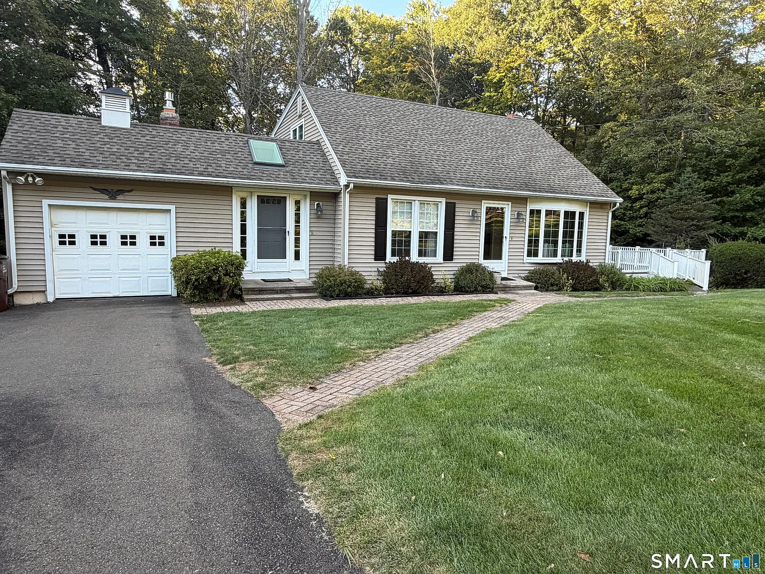 4 bed, 2.0 bath, 1871 sqft, $3,400 — Photo 2