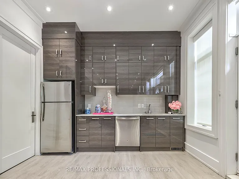 29 Avon Park Dr — Photo 42