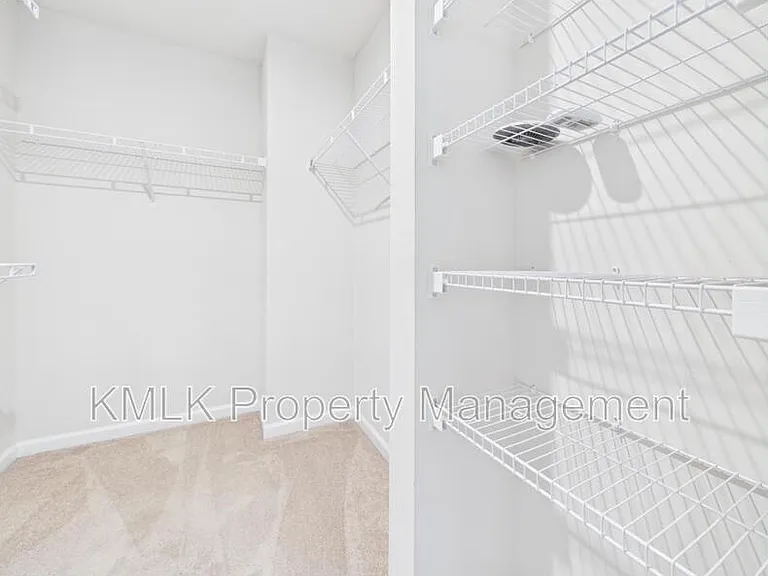 4037 N Steels Cir — Photo 42