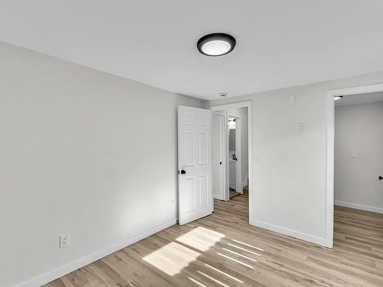 2029 E Ave — Photo 6