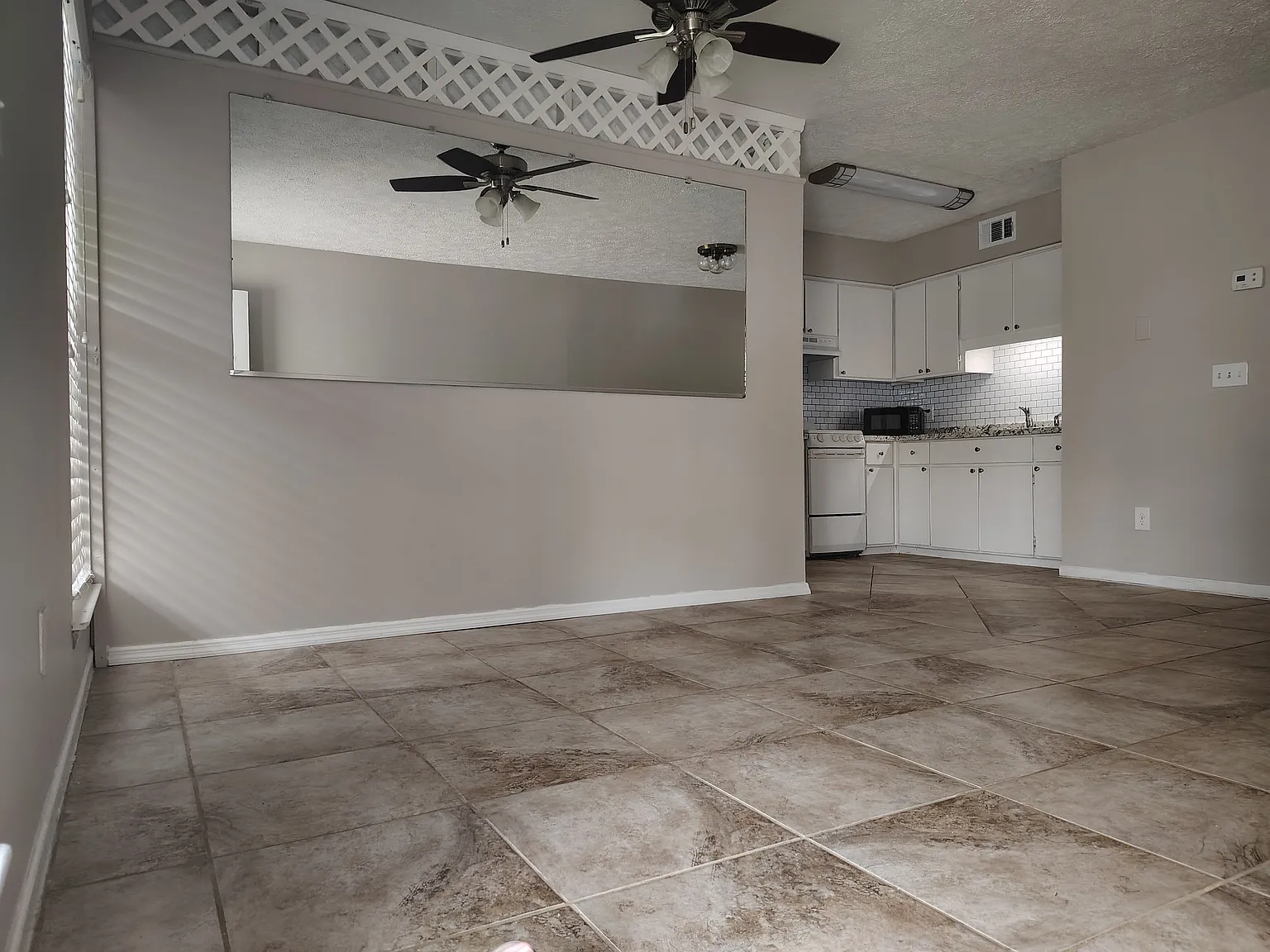 7813 N North Lagoon Dr — Photo 1