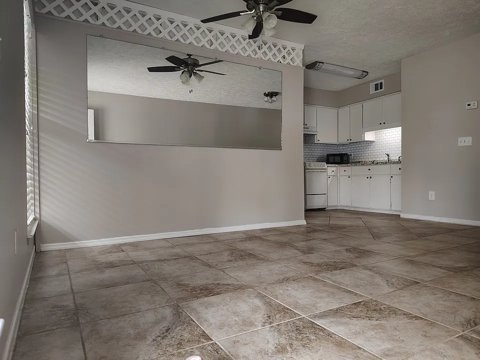 7813 N North Lagoon Dr #2C