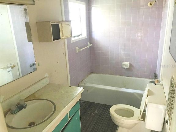 4th image of 755 Saint Josephs Ct