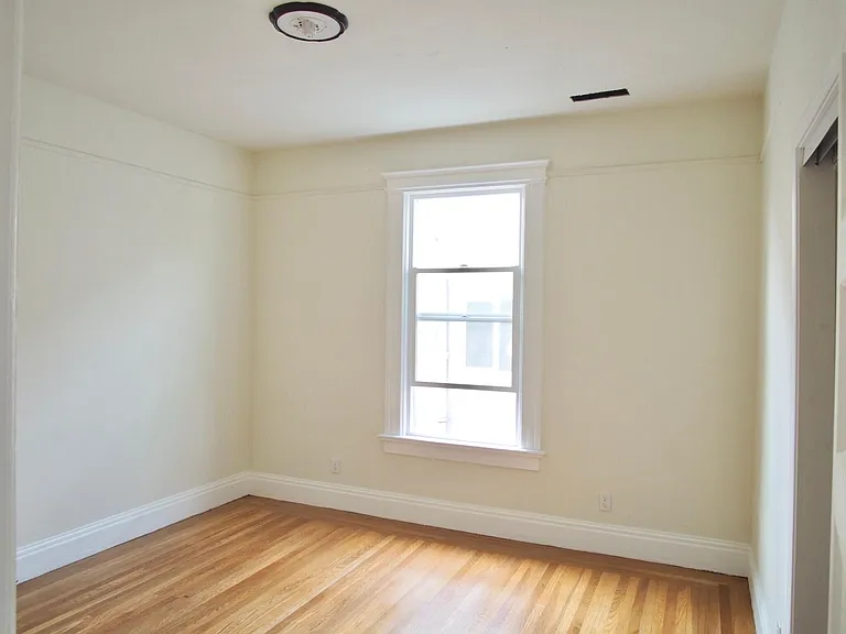 1328 Broadway — Photo 11