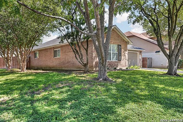 3 bed, 2.0 bath, 1730 sqft, $1,900 — Photo 2