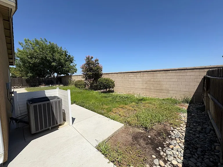 1562 National Dr — Photo 23