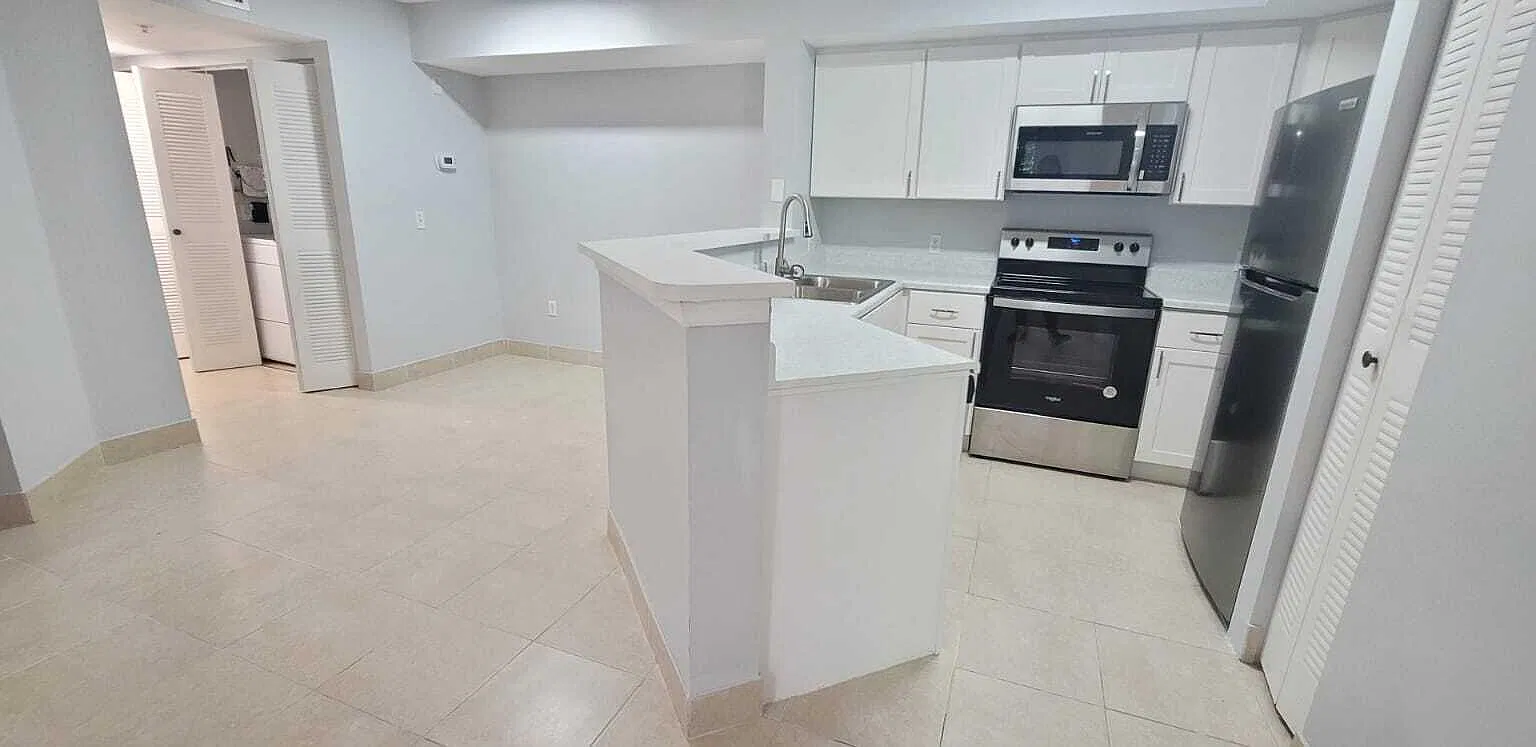 2 bed, 2.0 bath, 1060 sqft, $2,100 — Photo 3